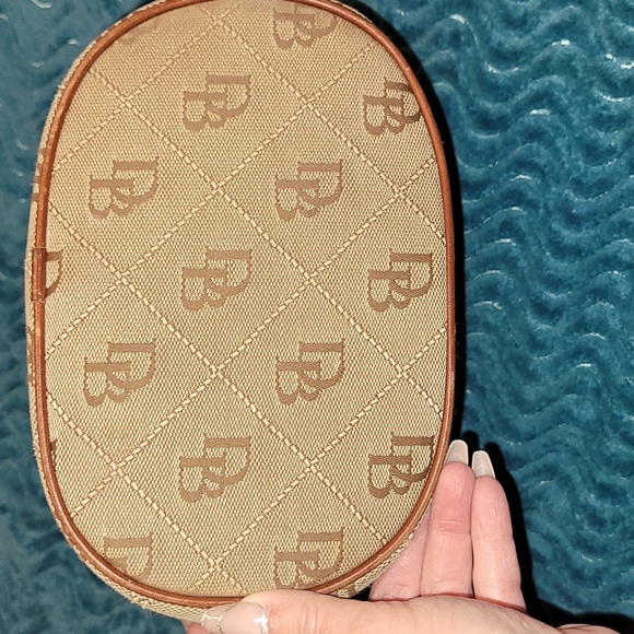 DOONEY & BOURKE CANVAS WITH LEATHER HANDBAG - Picture 4 of 9